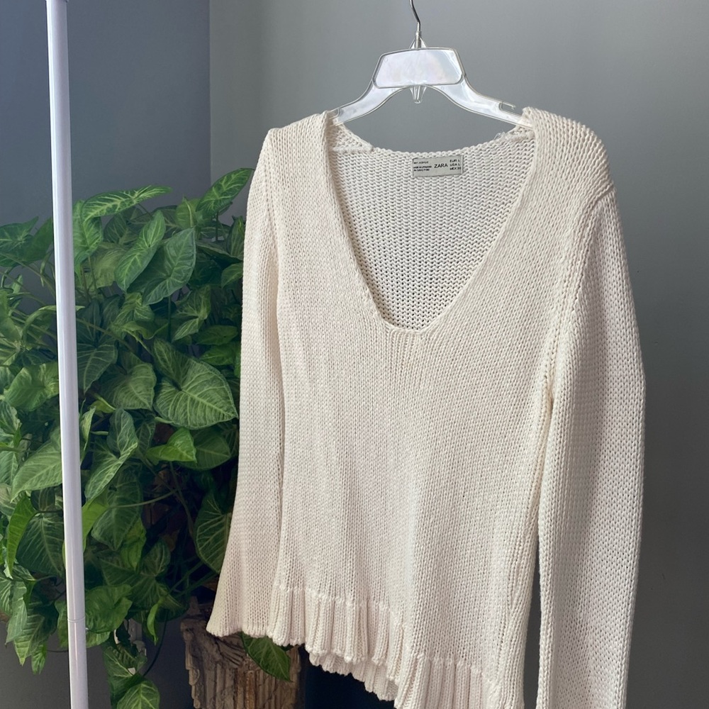 ZARA White V-Neck Long Sleeve Shirt/Sweater